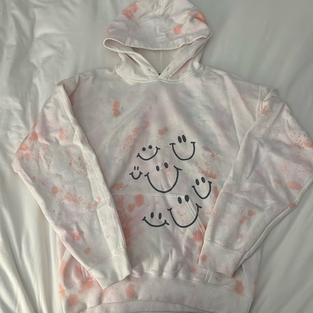 Pastel Tye-Dye Smiley Face Hoodie
Women’s Size Medium